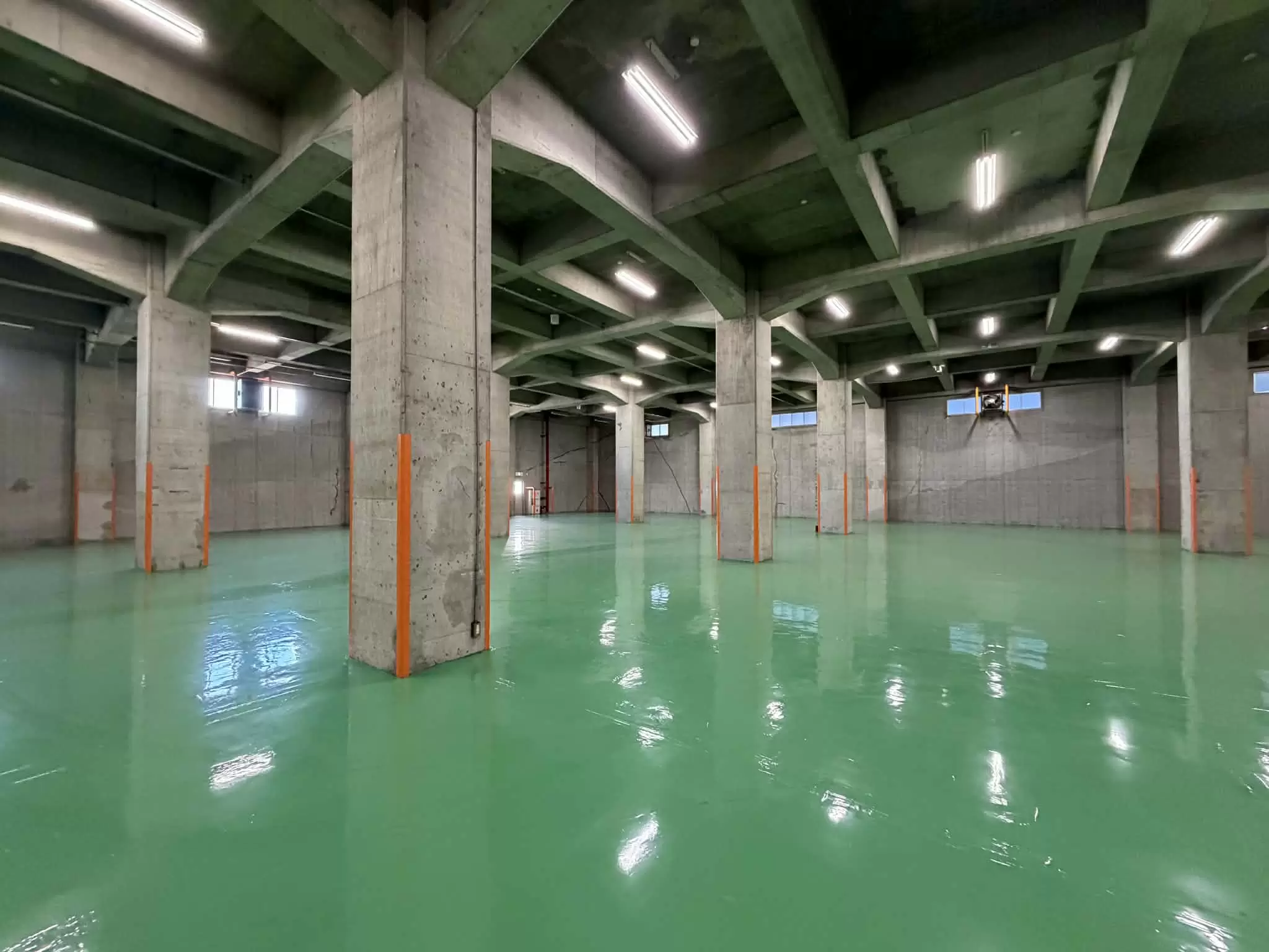 神奈川県川崎市川崎区東扇島の倉庫