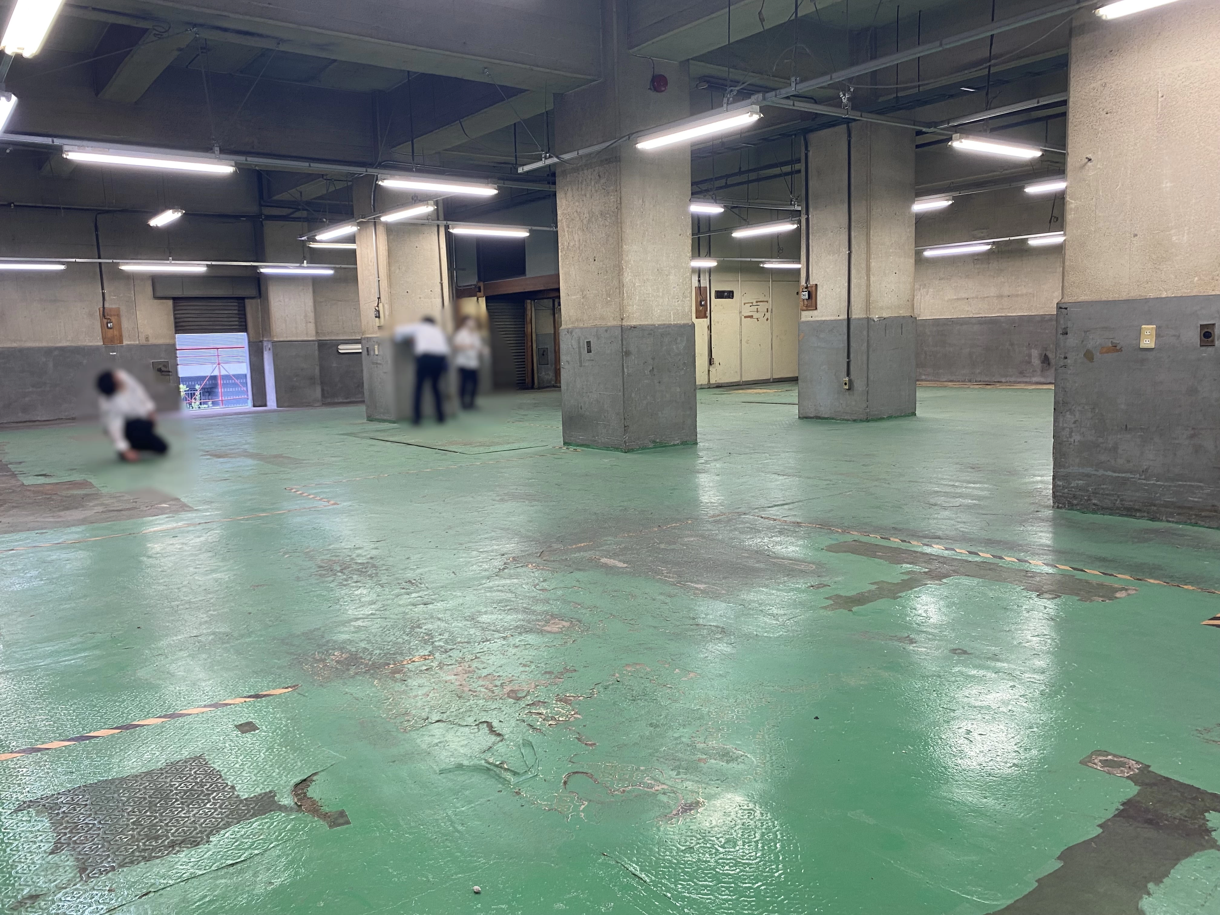 東京都港区海岸の倉庫